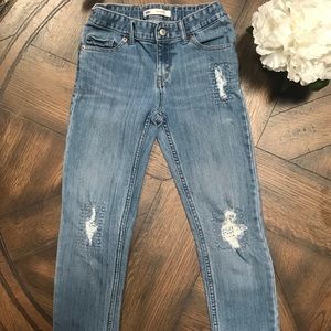 💗Girls Levi’s distressed boyfriend jean sz10💗
